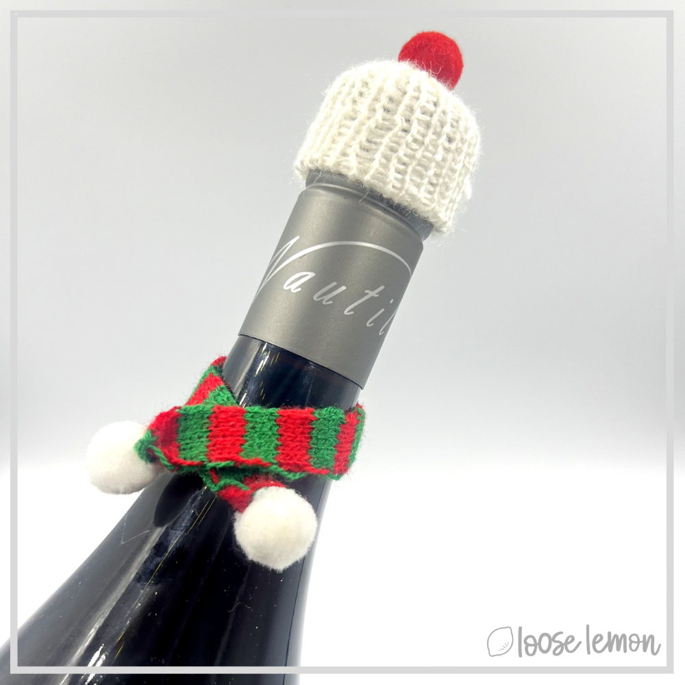 CHRISTMAS MINI HATS & SCARVES X 6