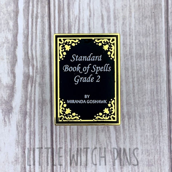 HP ENAMEL PIN | SPELLS BOOK